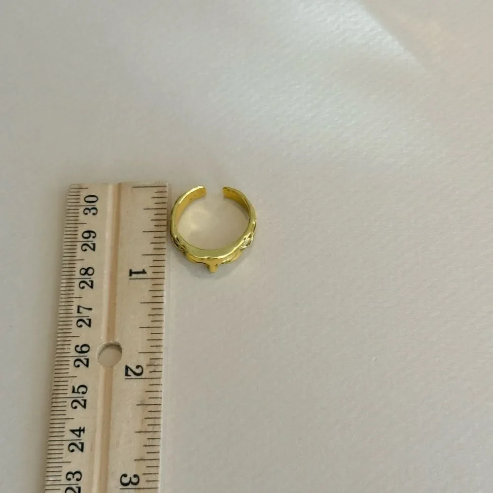 Vintage figure ring M937